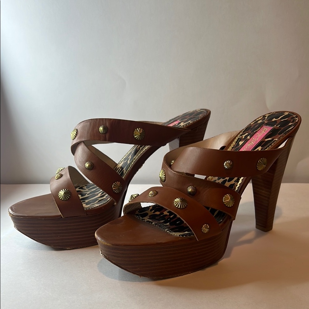 Betsey Johnson Brown and Gold Platform Sandals